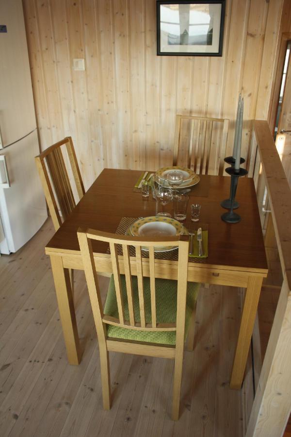 Frugga Feriehus Og Leilighet Straumsjoen Exterior foto